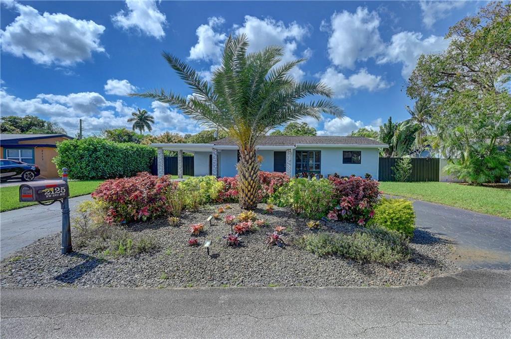 TROPICAL PALMS - Residential