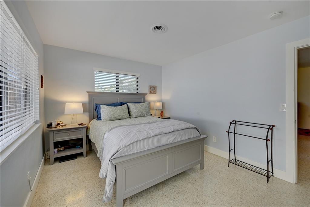 TROPICAL PALMS - Residential