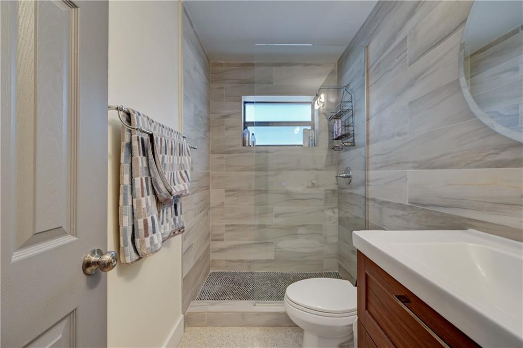 TROPICAL PALMS - Residential