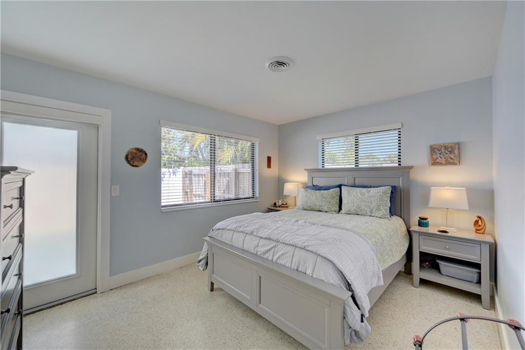 TROPICAL PALMS - Residential