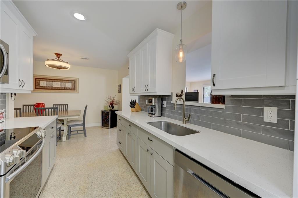 TROPICAL PALMS - Residential