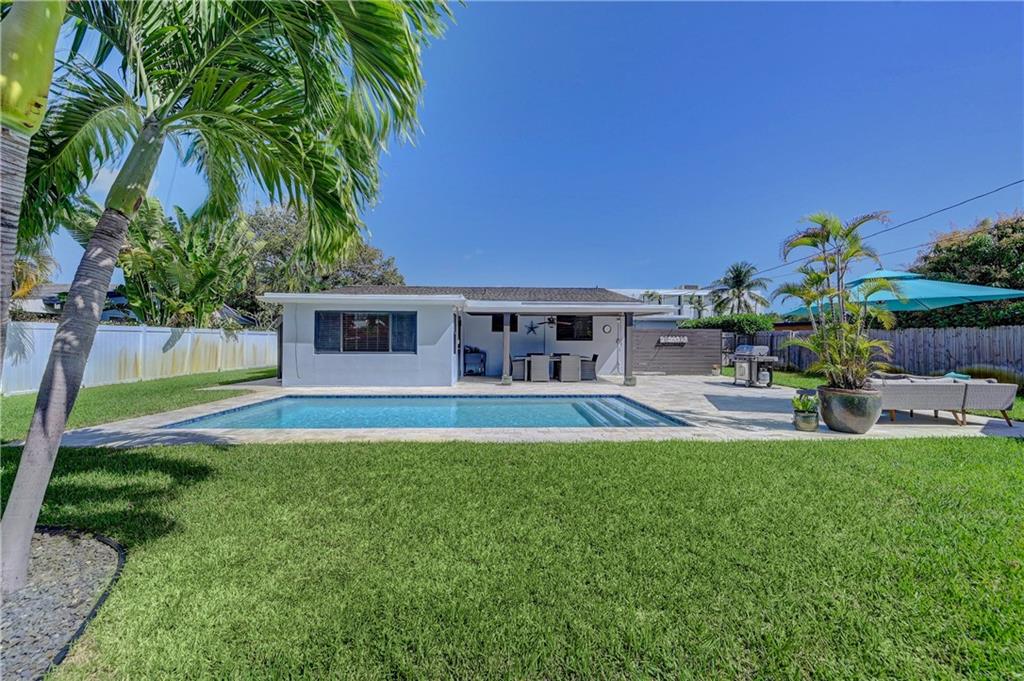 TROPICAL PALMS - Residential