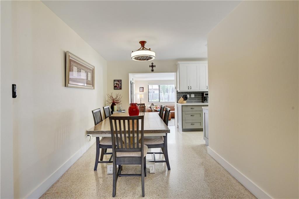 TROPICAL PALMS - Residential