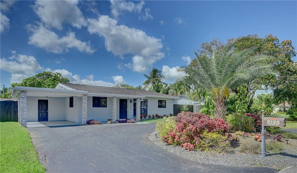 TROPICAL PALMS - Residential