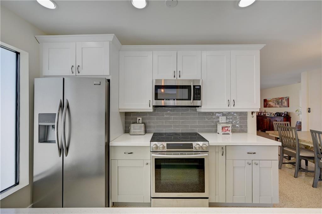 TROPICAL PALMS - Residential