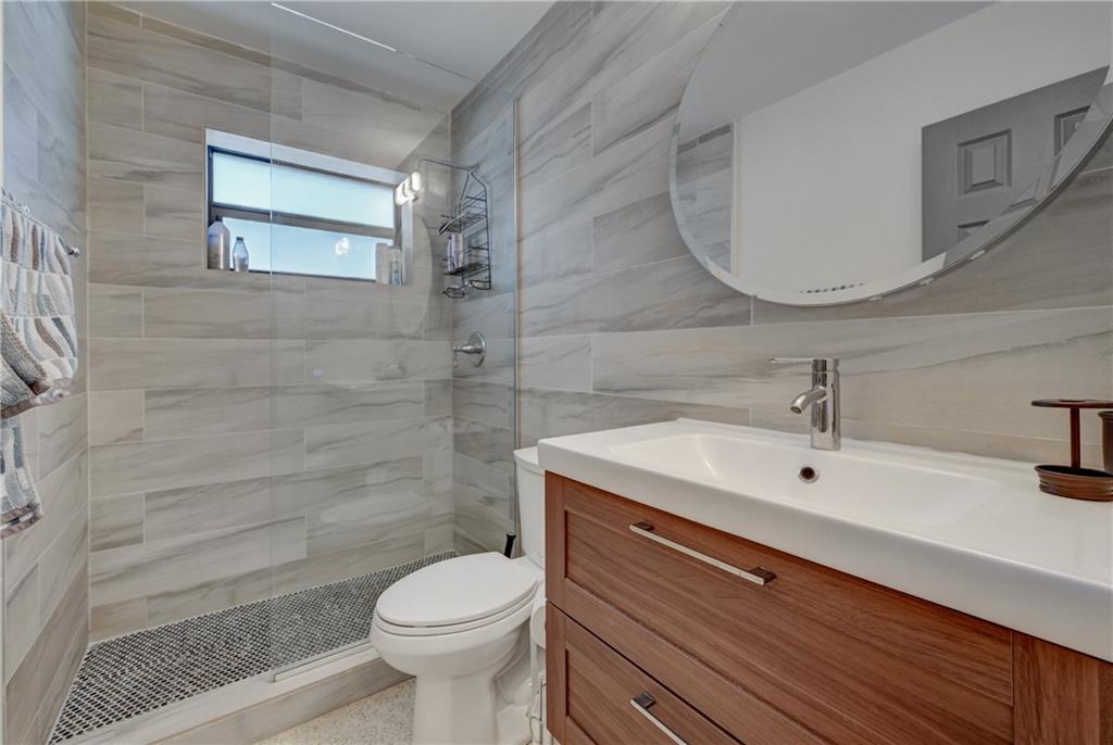 TROPICAL PALMS - Residential