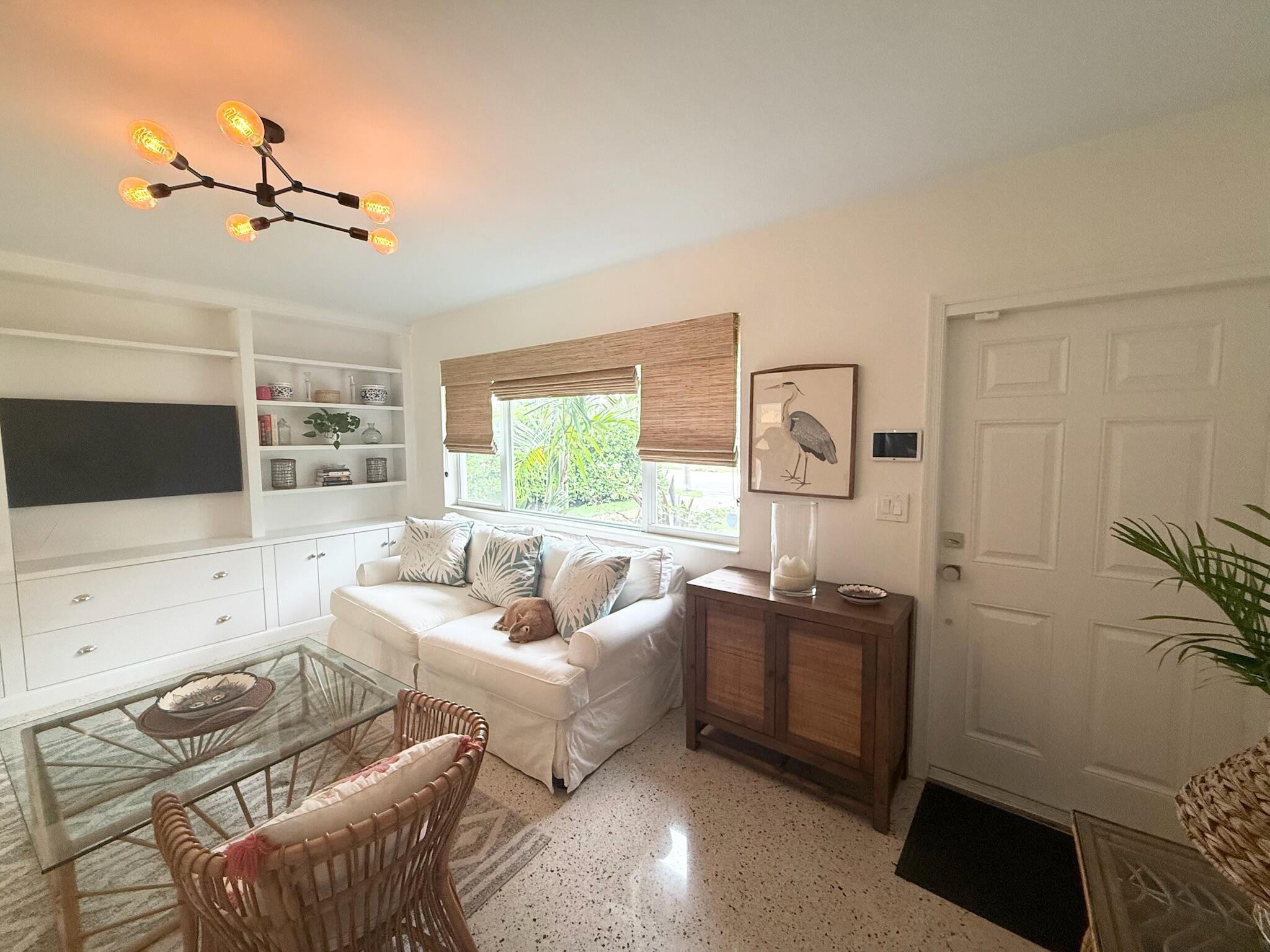 LITTLE RANCHES IN - Residential