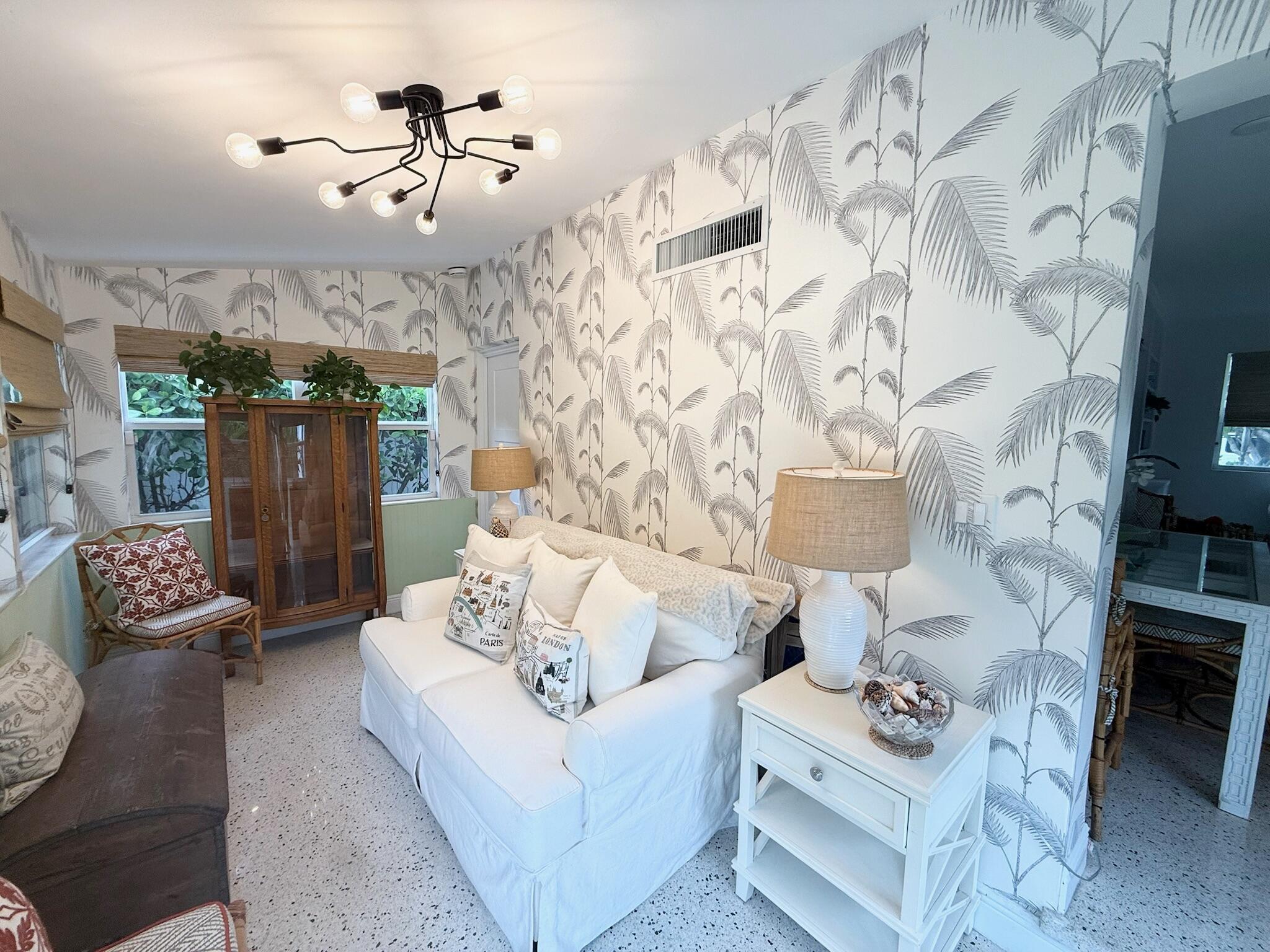 LITTLE RANCHES IN - Residential