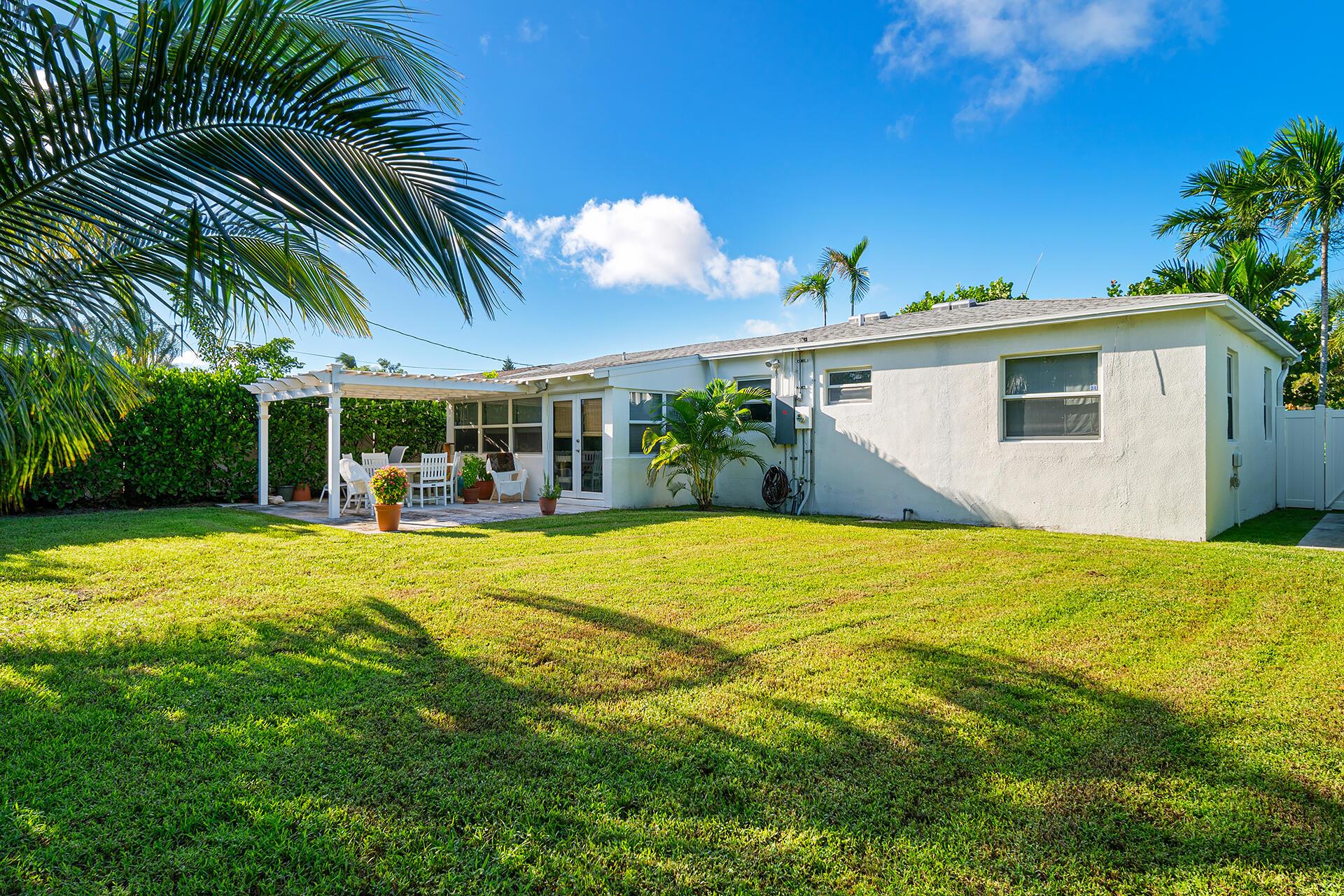 LITTLE RANCHES IN - Residential