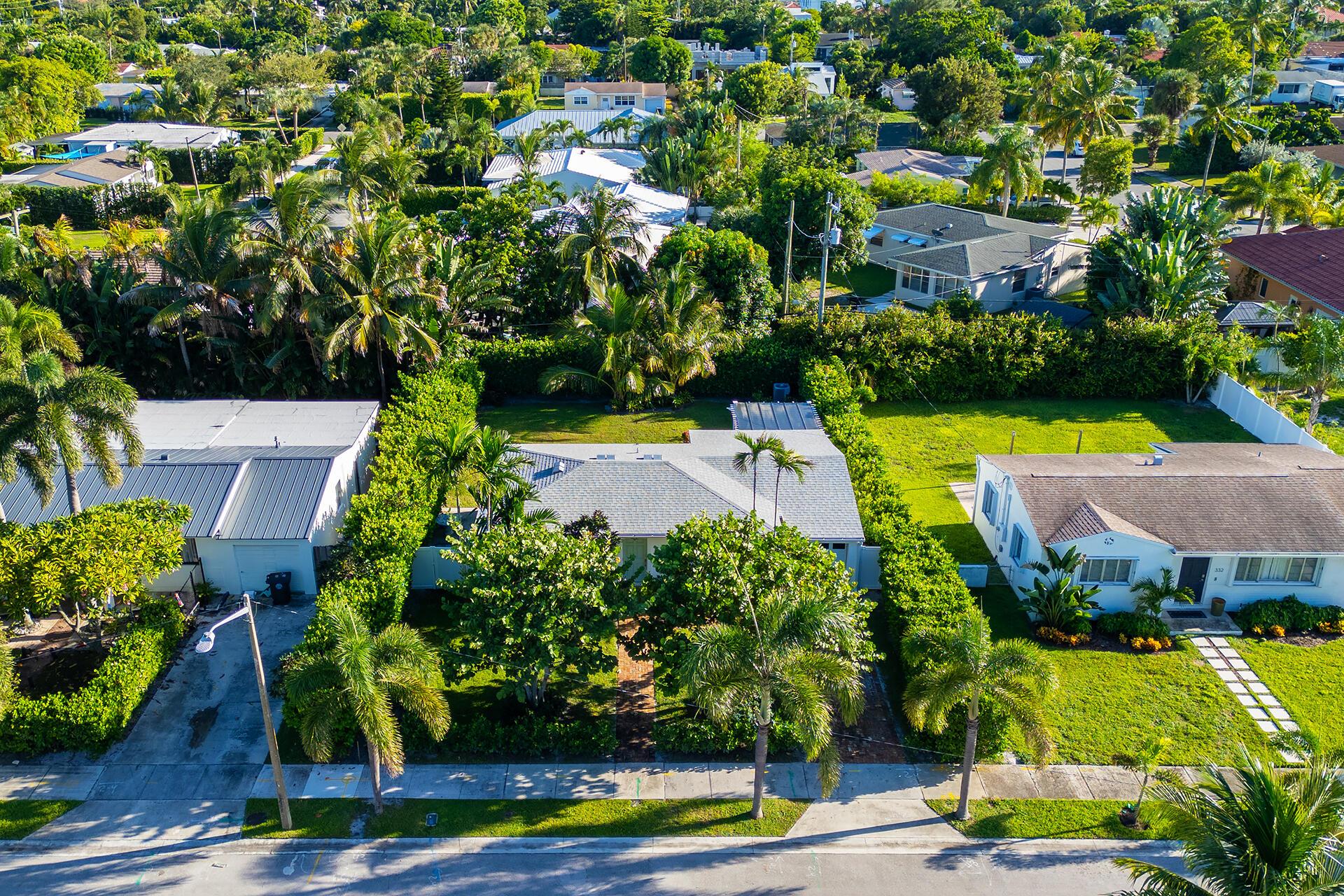 LITTLE RANCHES IN - Residential