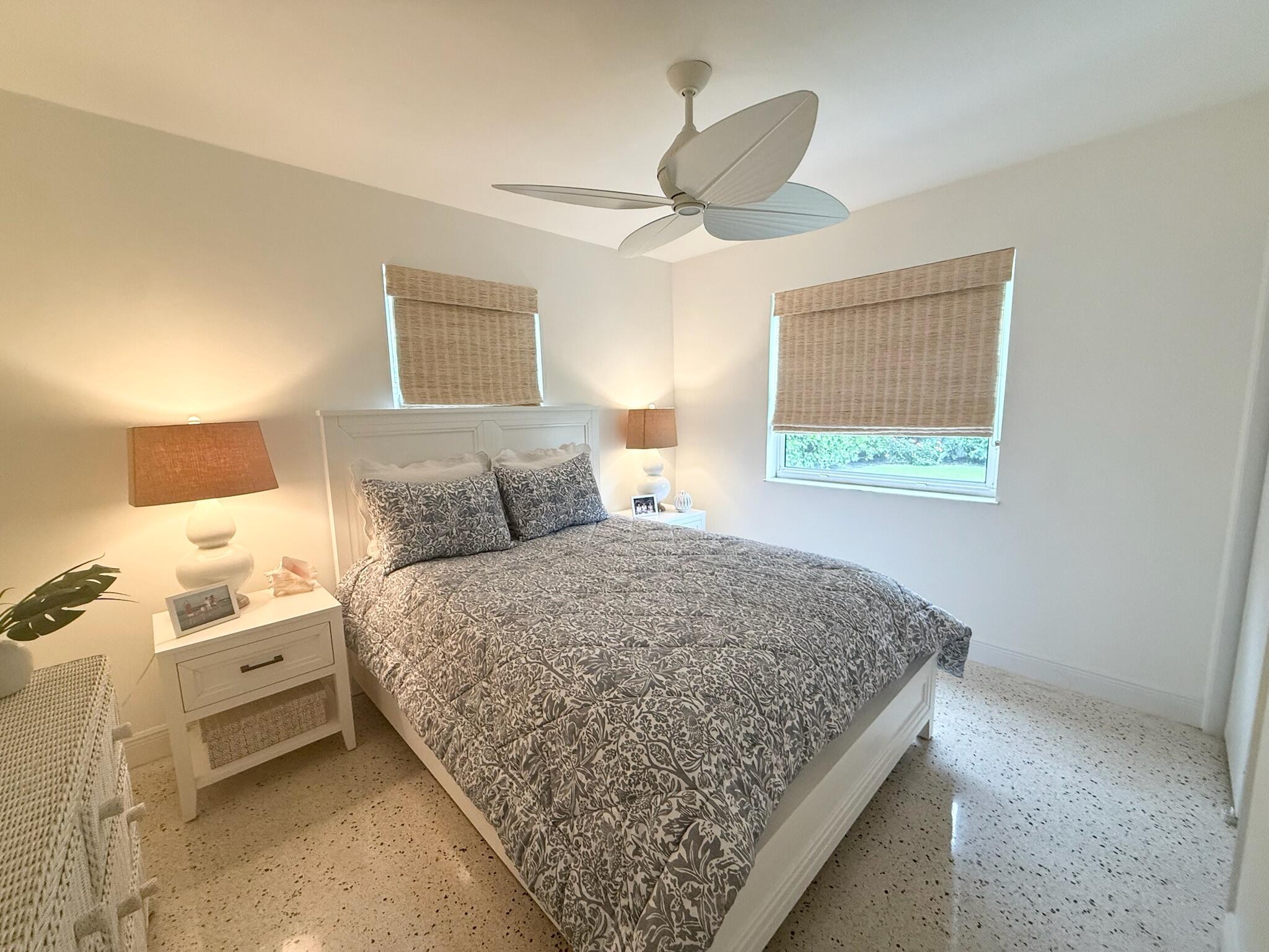 LITTLE RANCHES IN - Residential