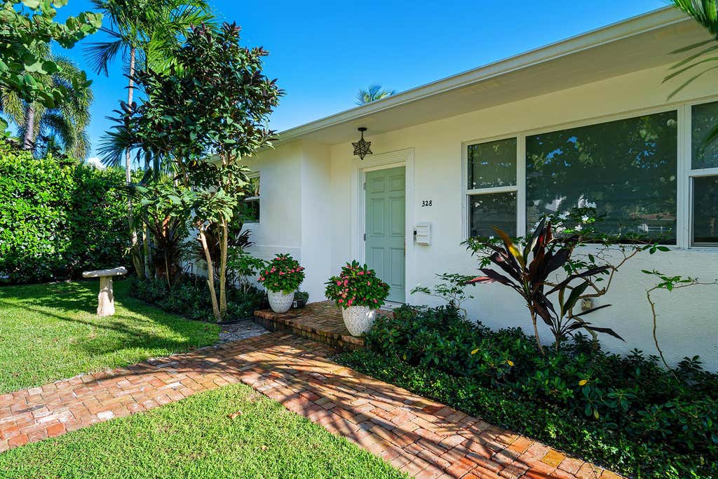 Photo of 328 Putnam Ranch Road, West Palm Beach, FL 33405 (MLS # R11128239)