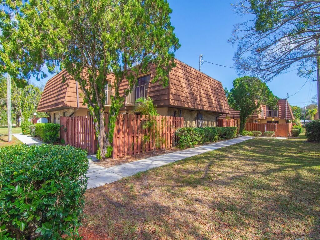 Photo of 1458 N Lawnwood Circle #24b, Fort Pierce, FL 34950 (MLS # R11153363)