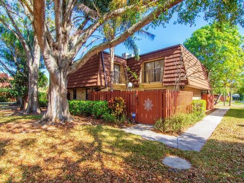 Photo of 1458 N Lawnwood Circle #24b, Fort Pierce, FL 34950 (MLS # R11153363)