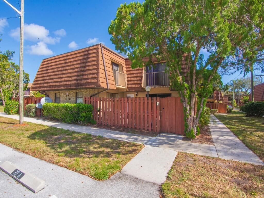 1458 N Lawnwood Circle 24b