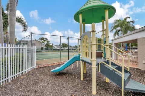 Tiny photo for 1921 Discovery Circle E, Deerfield Beach, FL 33442 (MLS # B26030464)