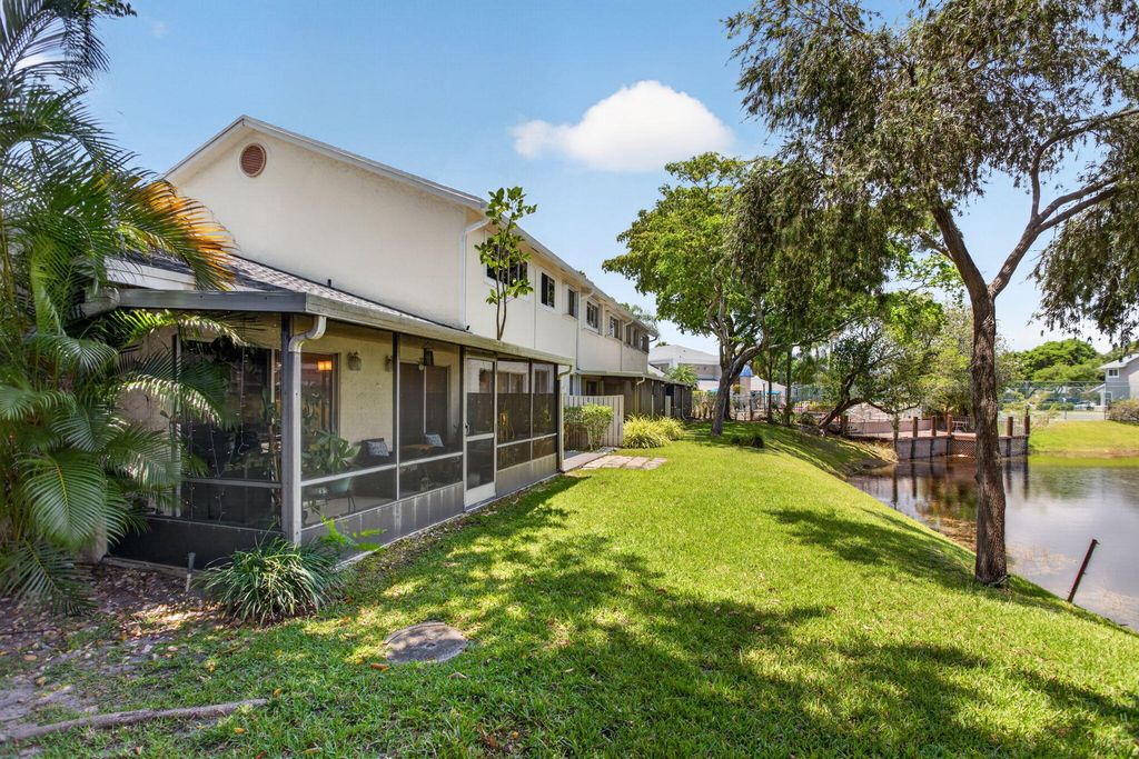 Photo of 1921 Discovery Circle E, Deerfield Beach, FL 33442 (MLS # B26030464)