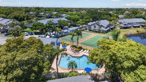 Tiny photo for 1921 Discovery Circle E, Deerfield Beach, FL 33442 (MLS # B26030464)