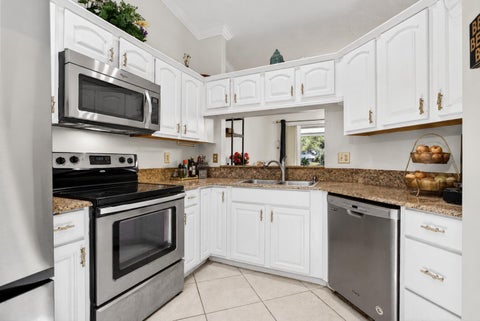 Tiny photo for 1921 Discovery Circle E, Deerfield Beach, FL 33442 (MLS # B26030464)