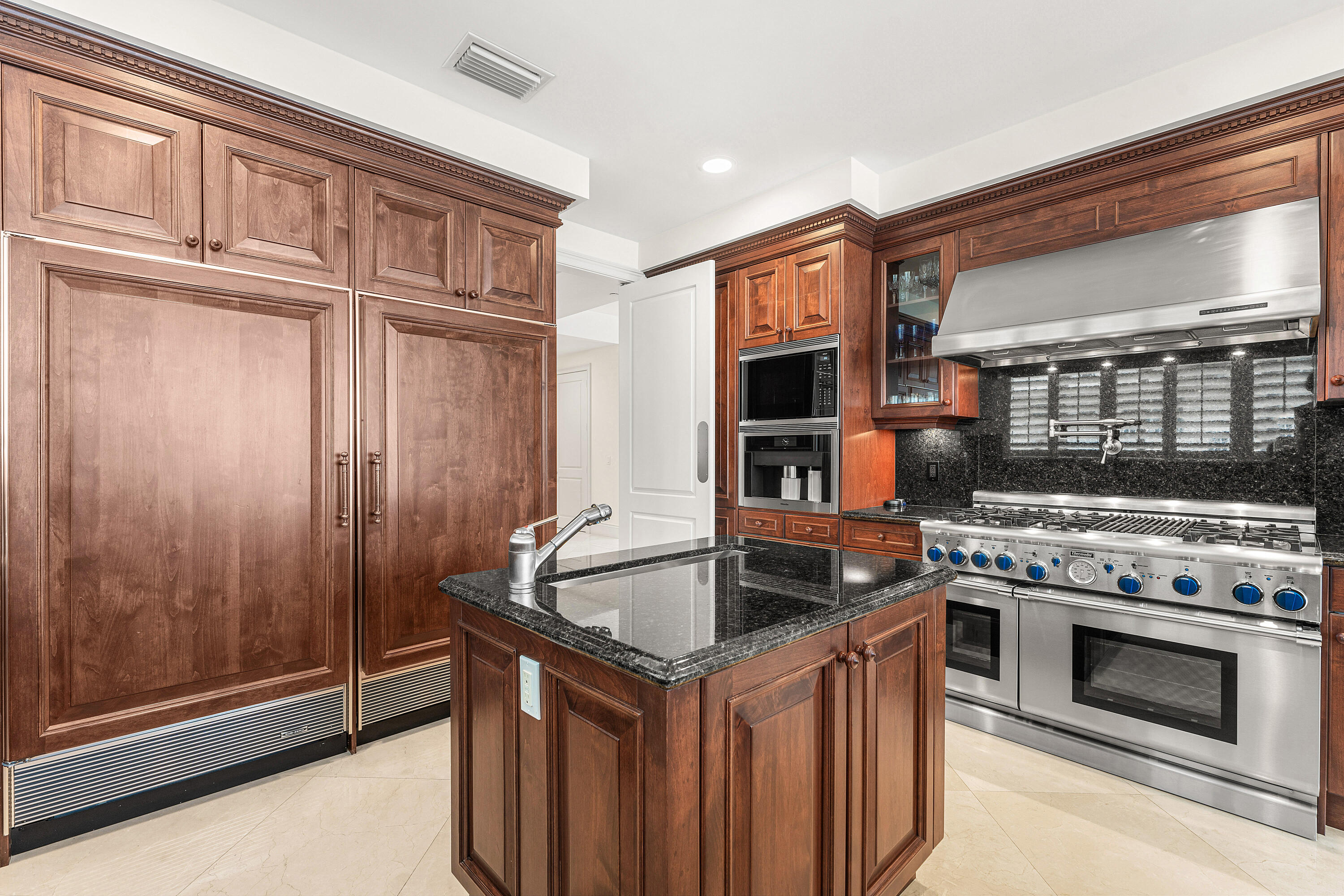 BELLARIA CONDO - Residential