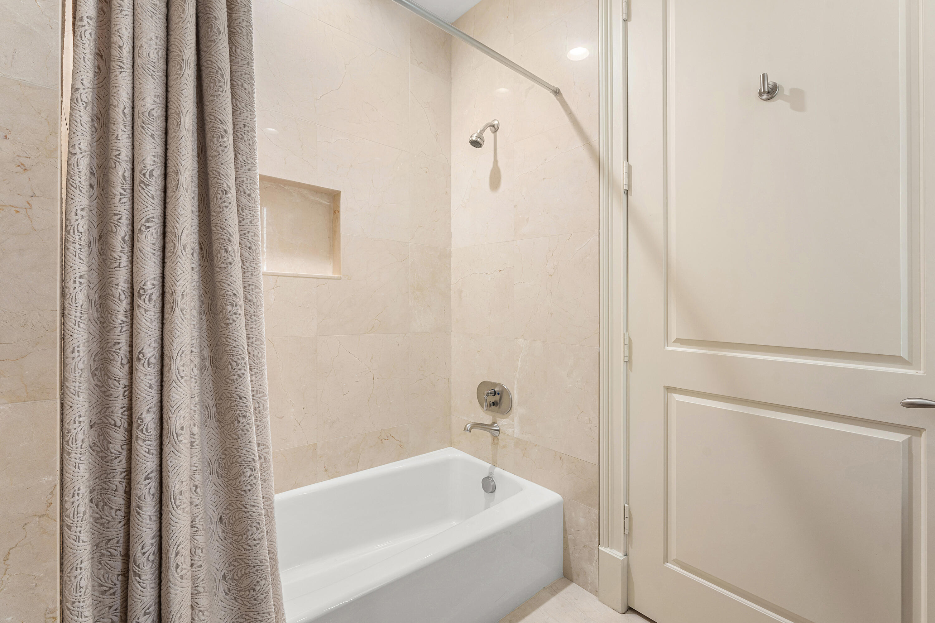 BELLARIA CONDO - Residential