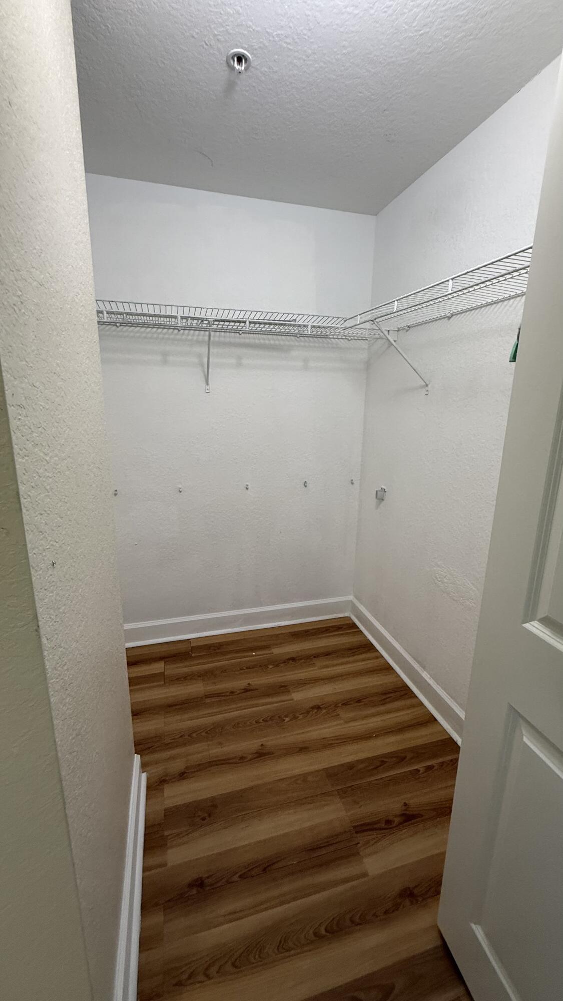 VIZCAYA LAKES CONDO - Residential Lease