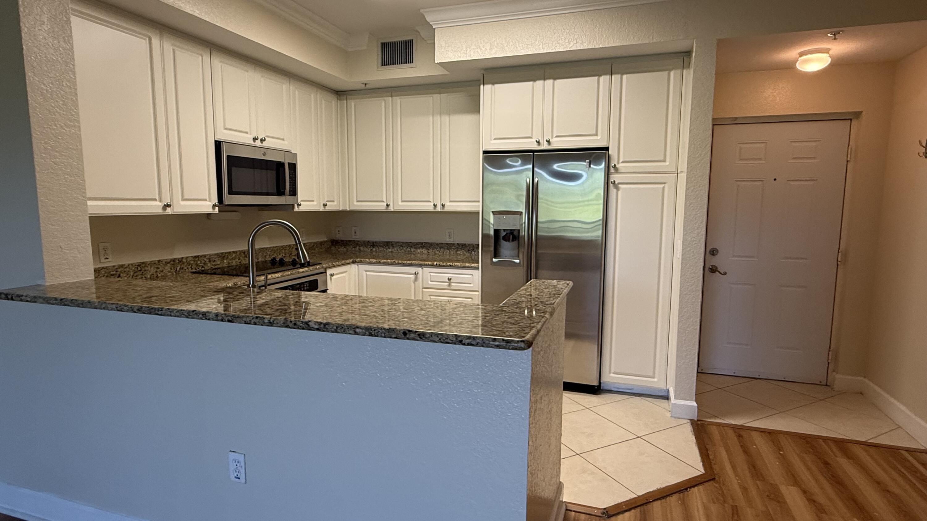 VIZCAYA LAKES CONDO - Residential Lease