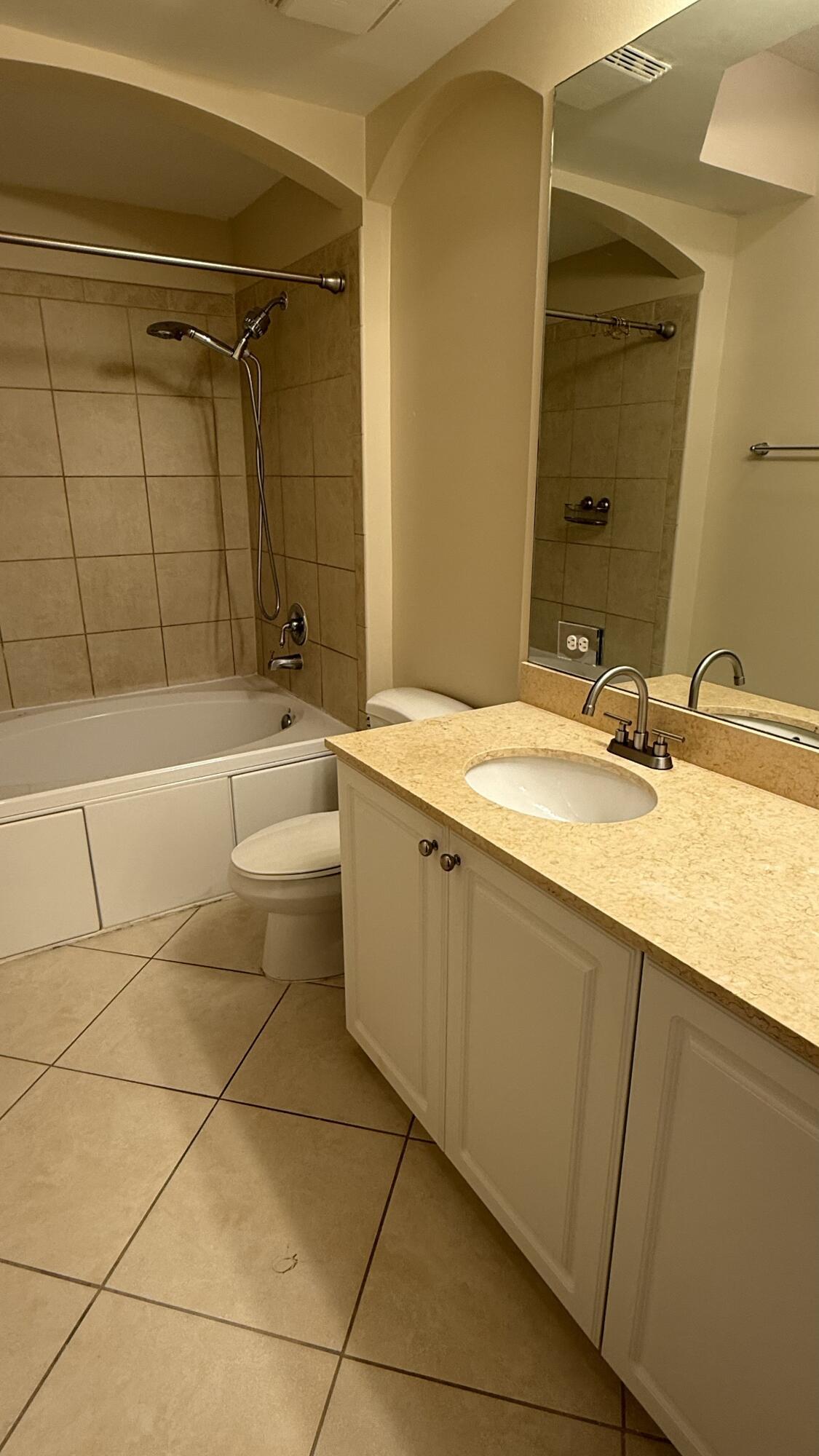 VIZCAYA LAKES CONDO - Residential Lease
