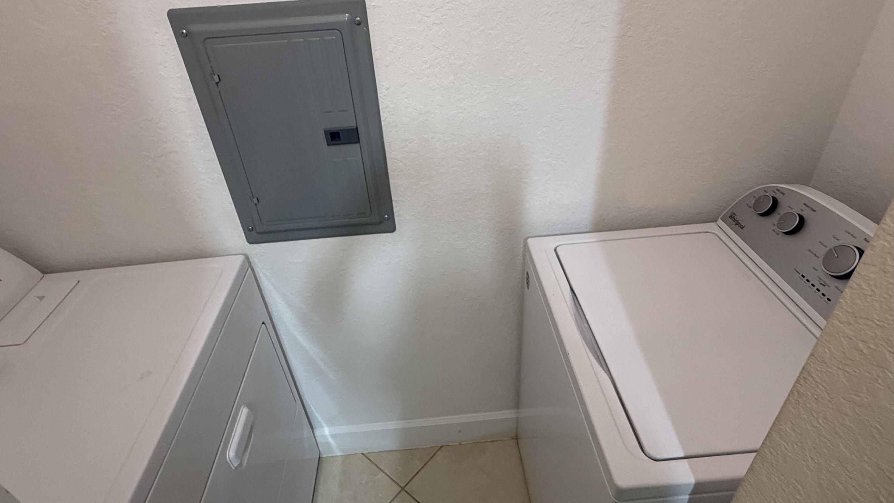 VIZCAYA LAKES CONDO - Residential Lease