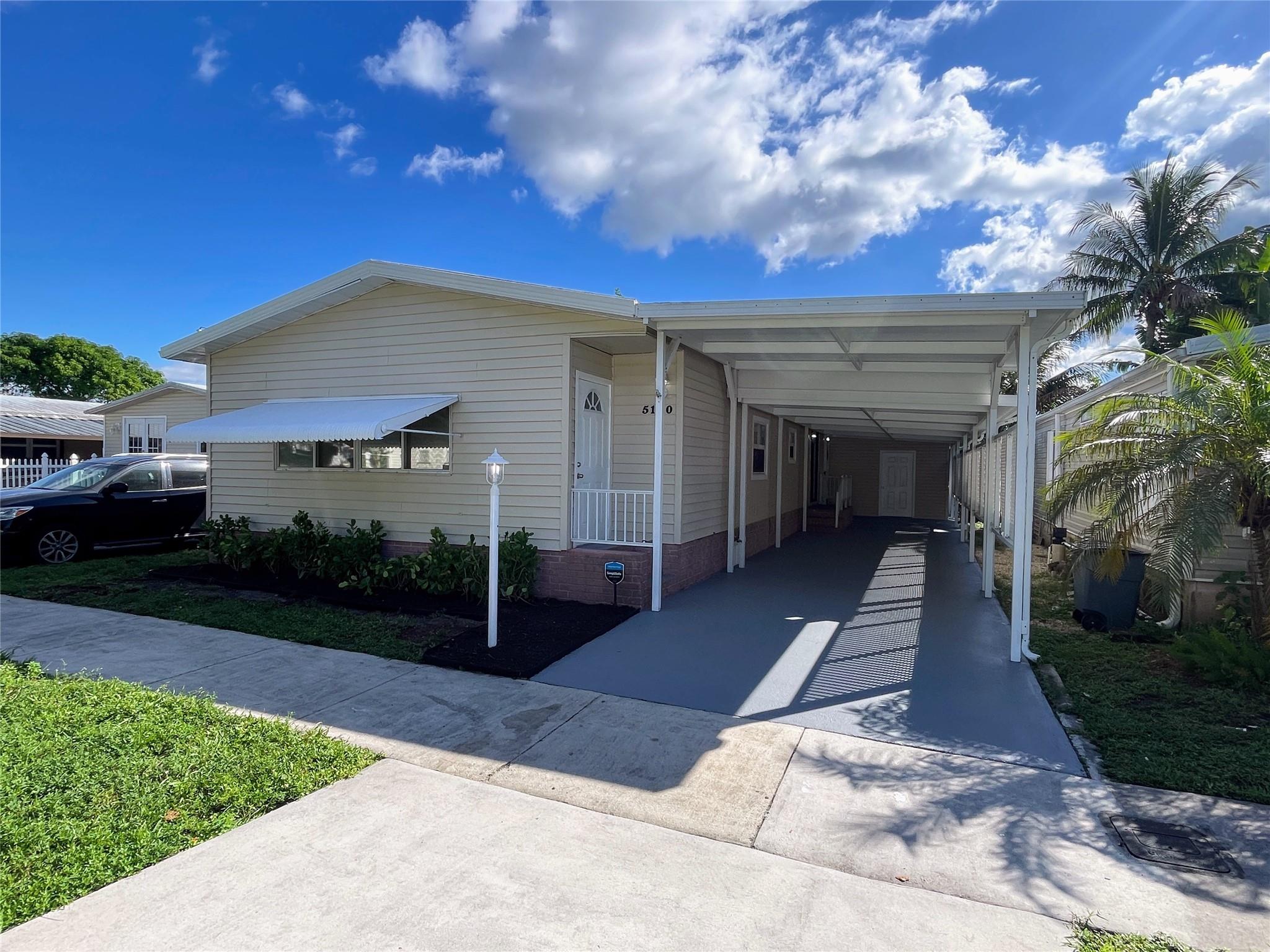 View photos, virtual tours, details... 5130 SW 30th Ave