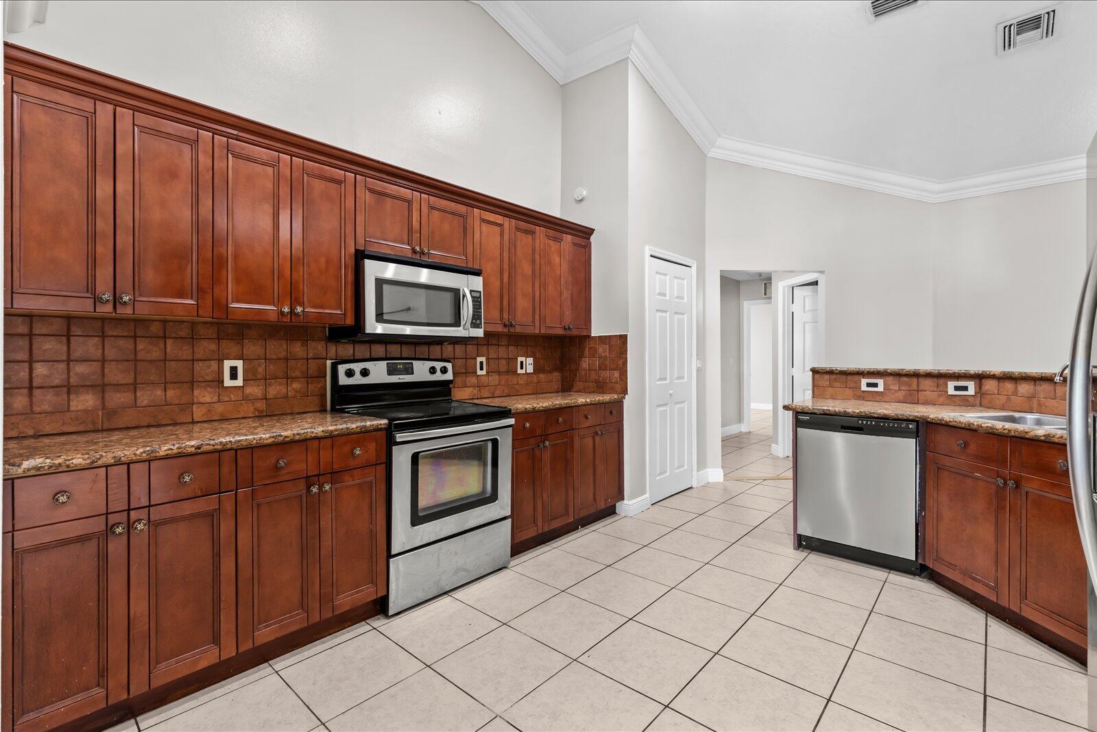 PORT ST LUCIE SECTION 19 - Residential Lease