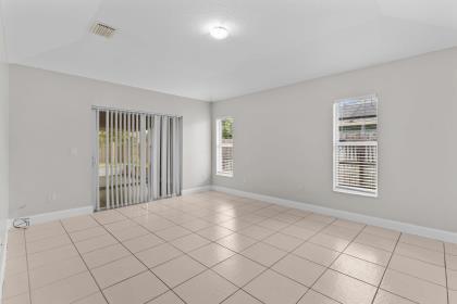 PORT ST LUCIE SECTION 19 - Residential Lease