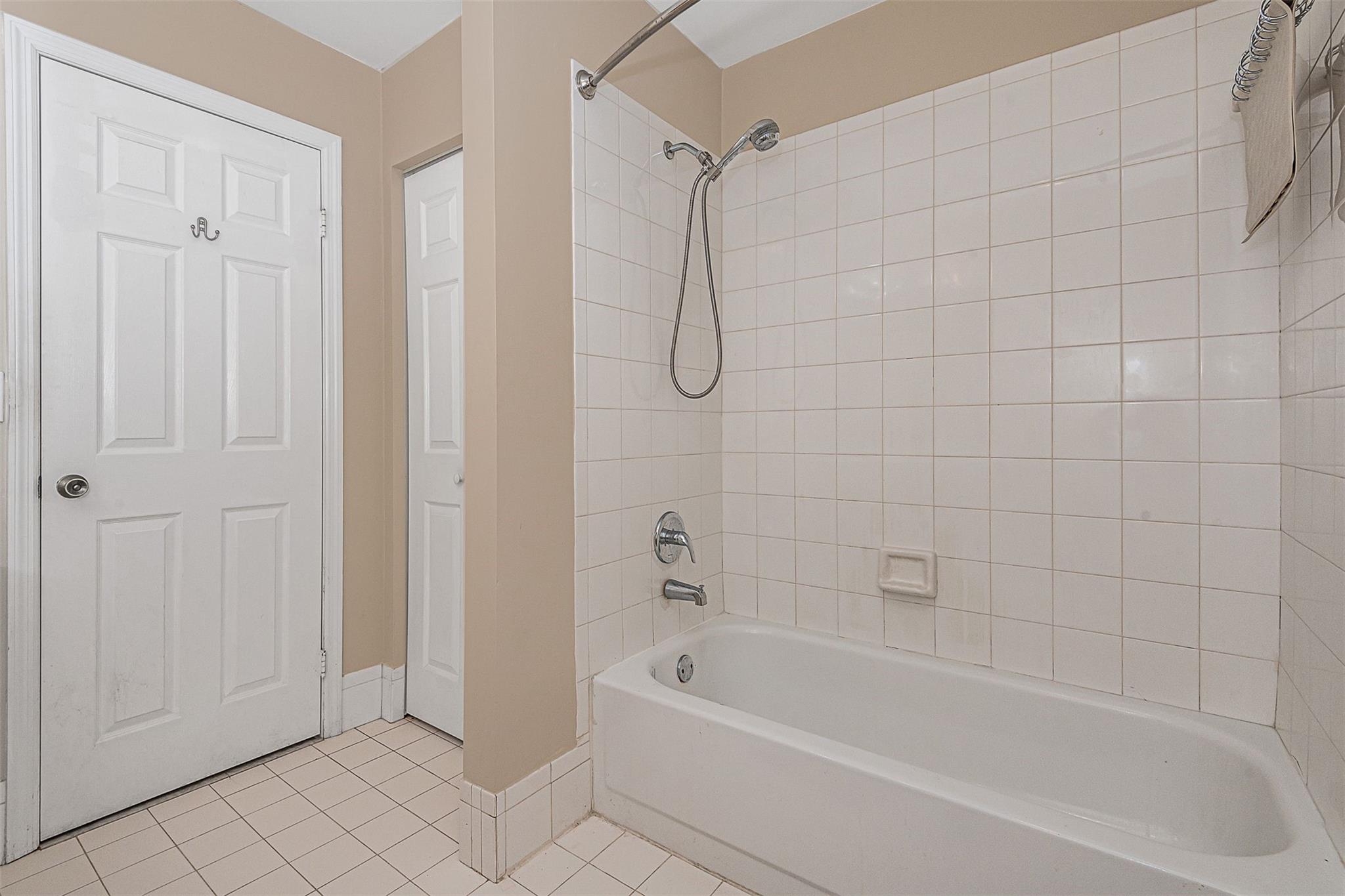 Banyan Estates 139-36 B - Residential