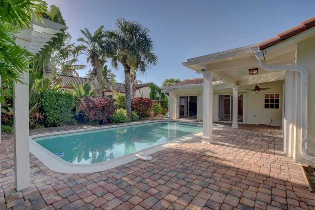 Photo of 885 NW 7th Street, Boca Raton, FL 33486 (MLS # R11150170)