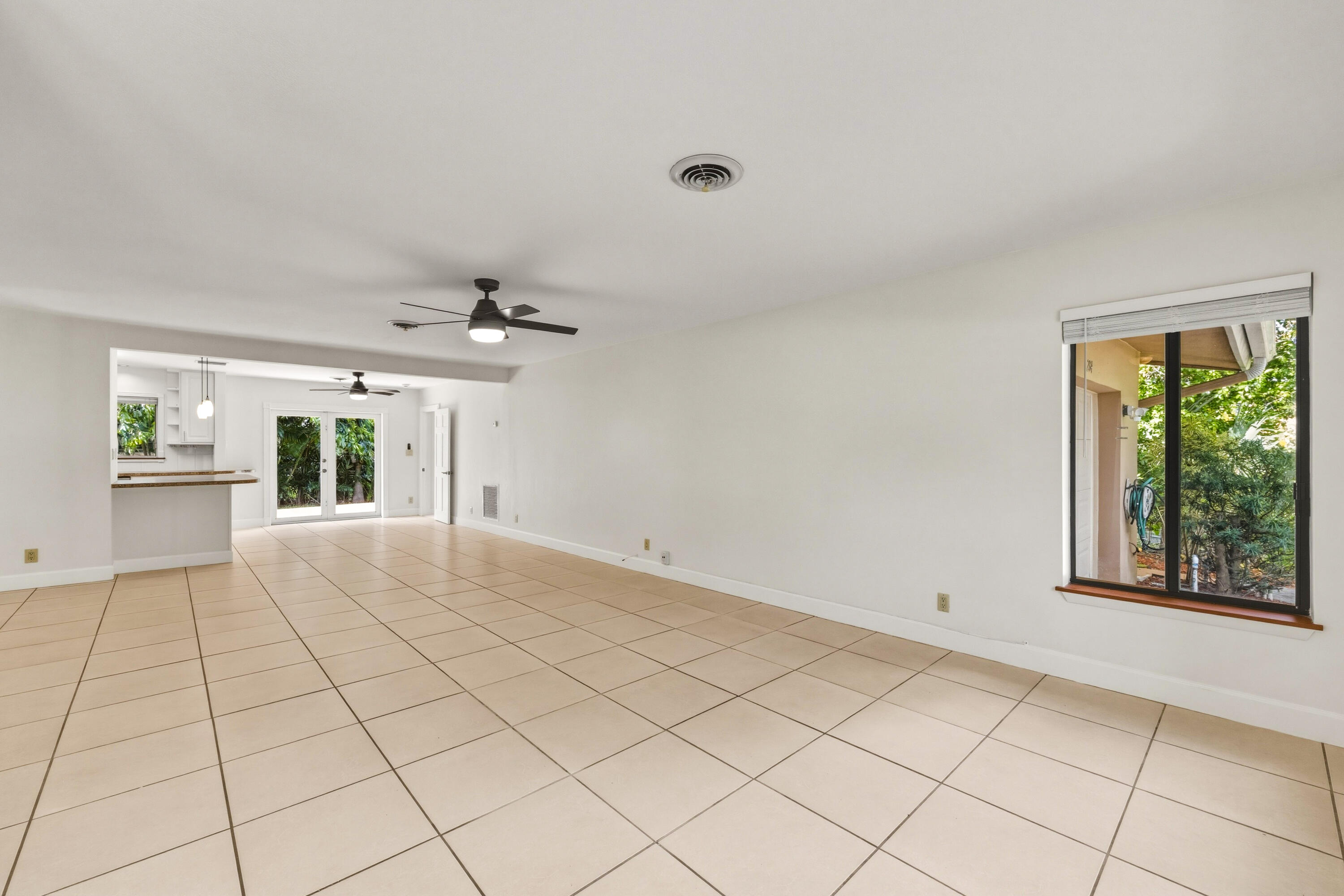BEVERLY SHORES - Residential