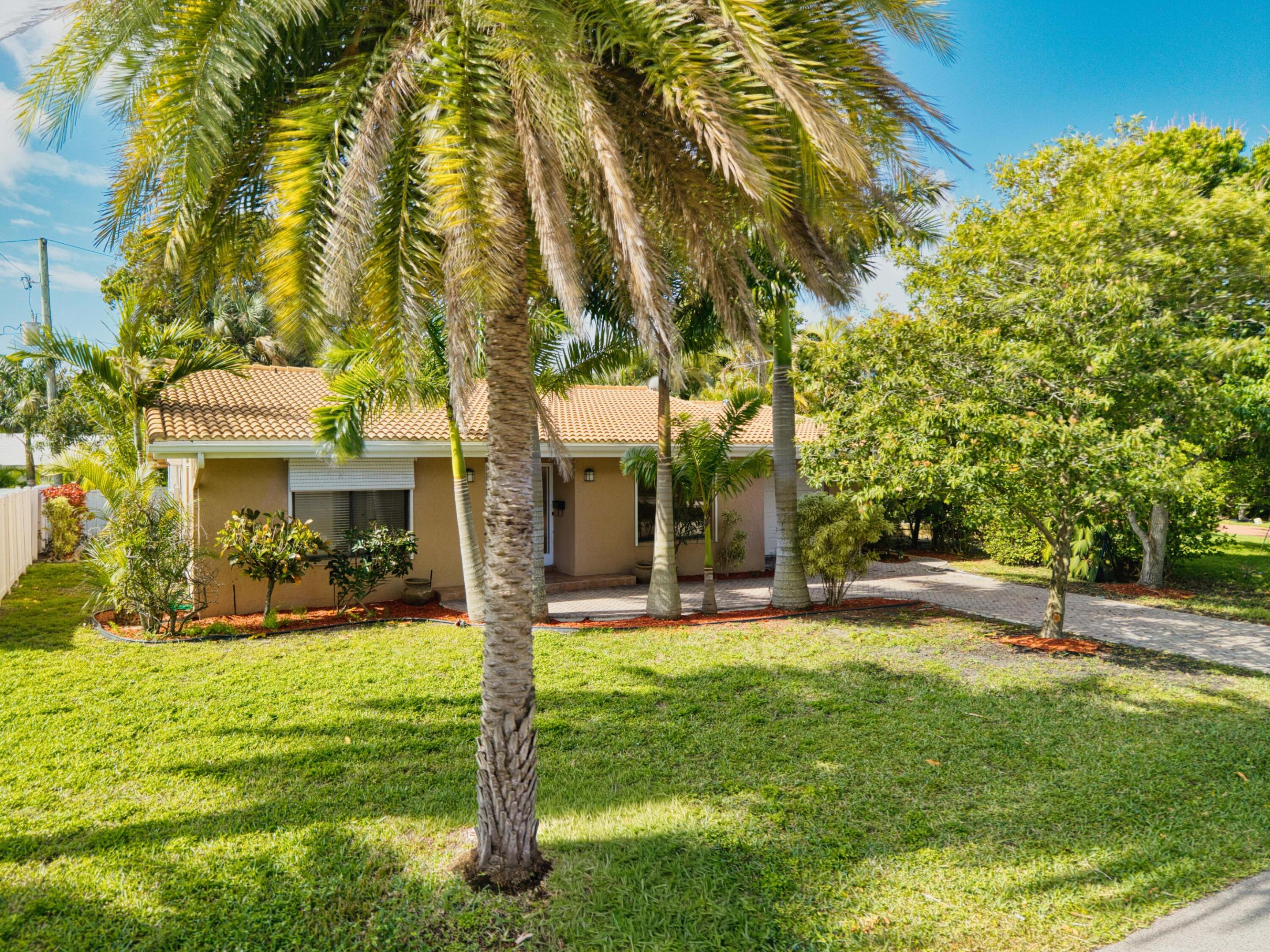 BEVERLY SHORES - Residential