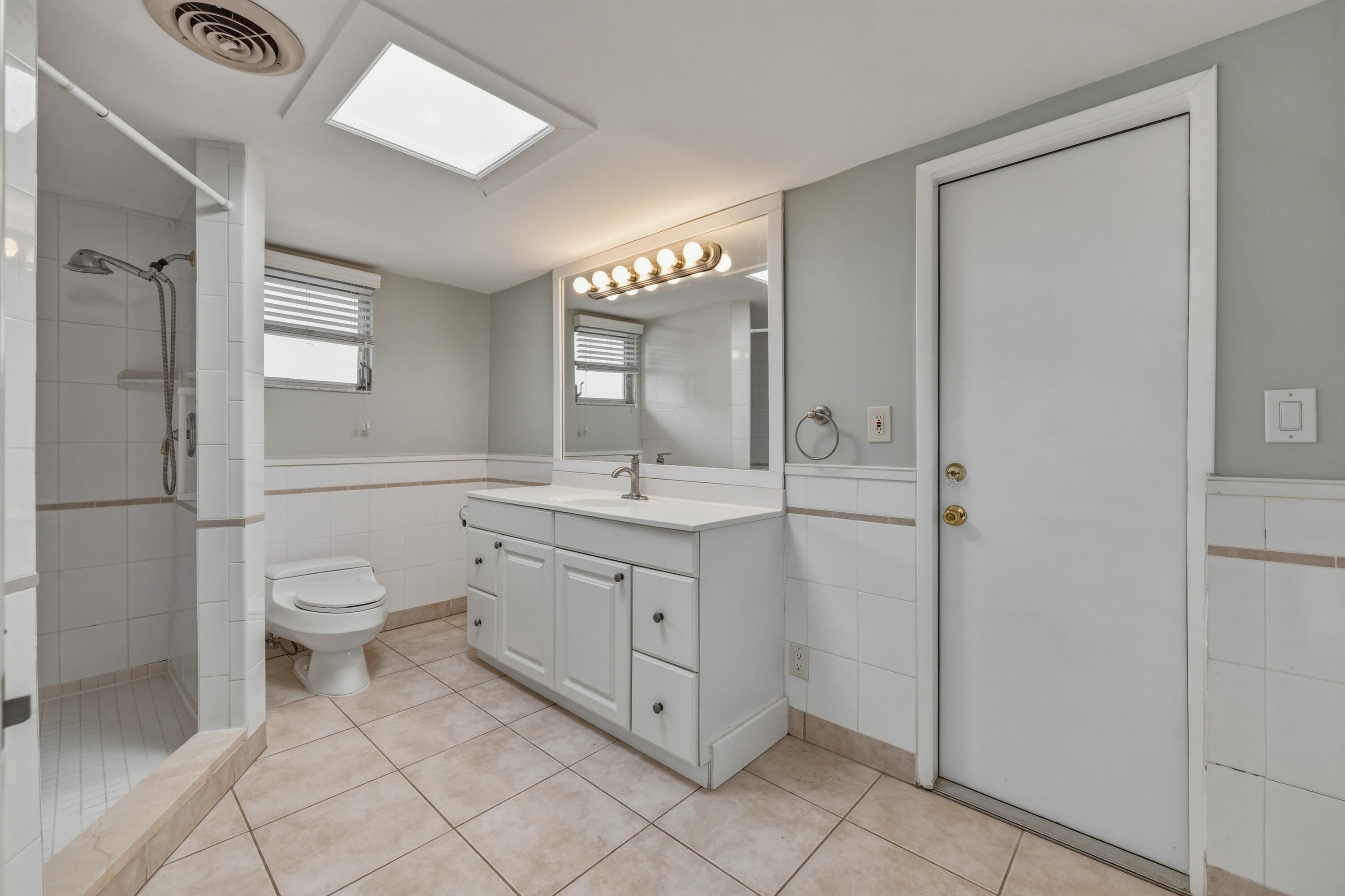 BEVERLY SHORES - Residential