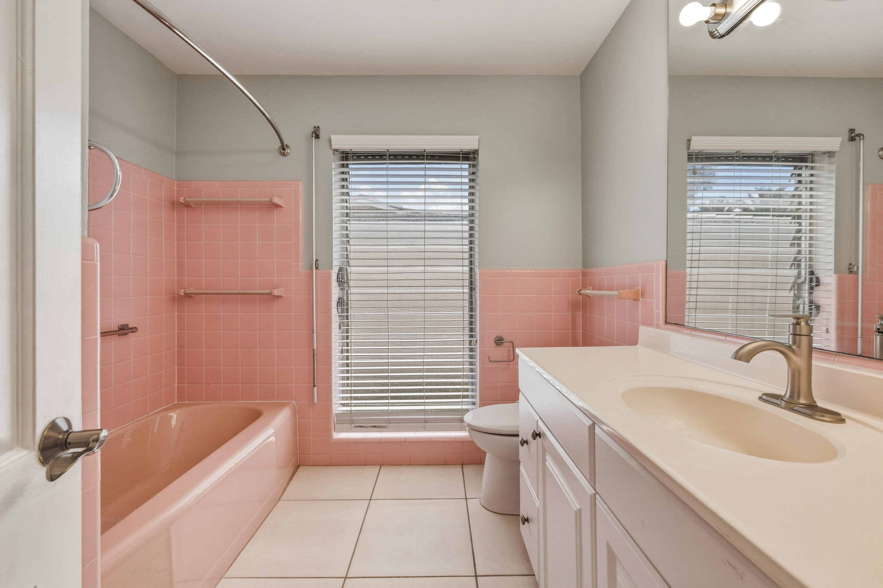 BEVERLY SHORES - Residential