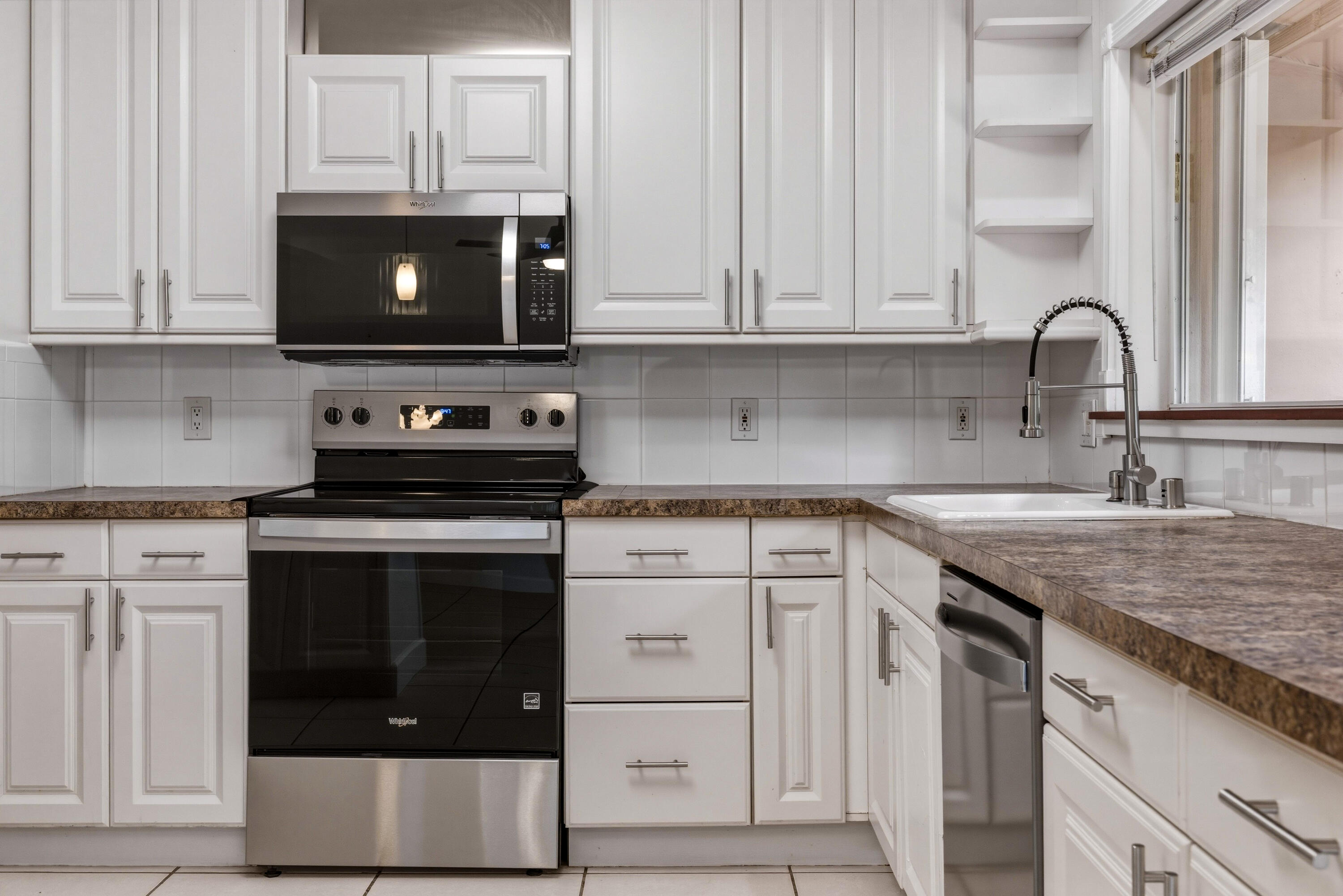 BEVERLY SHORES - Residential
