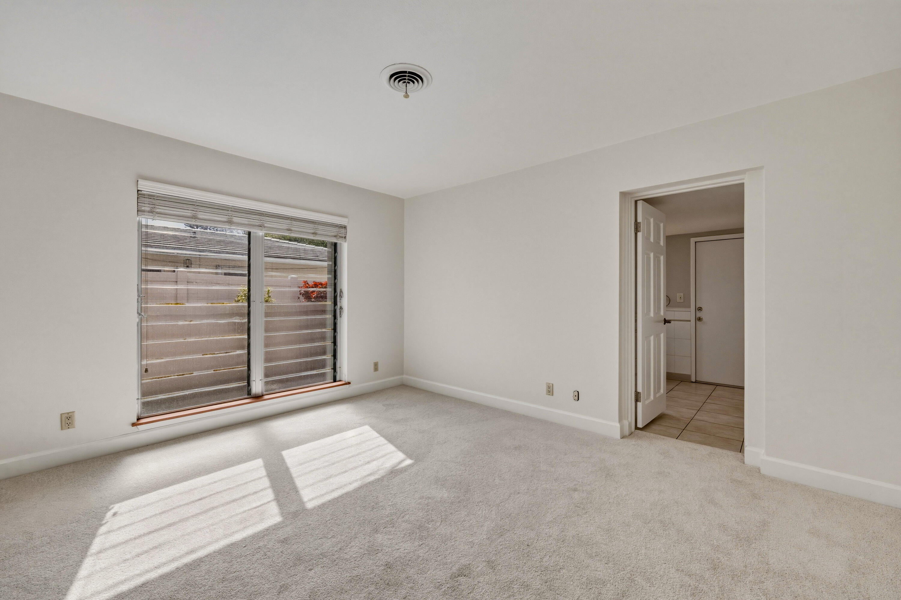 BEVERLY SHORES - Residential