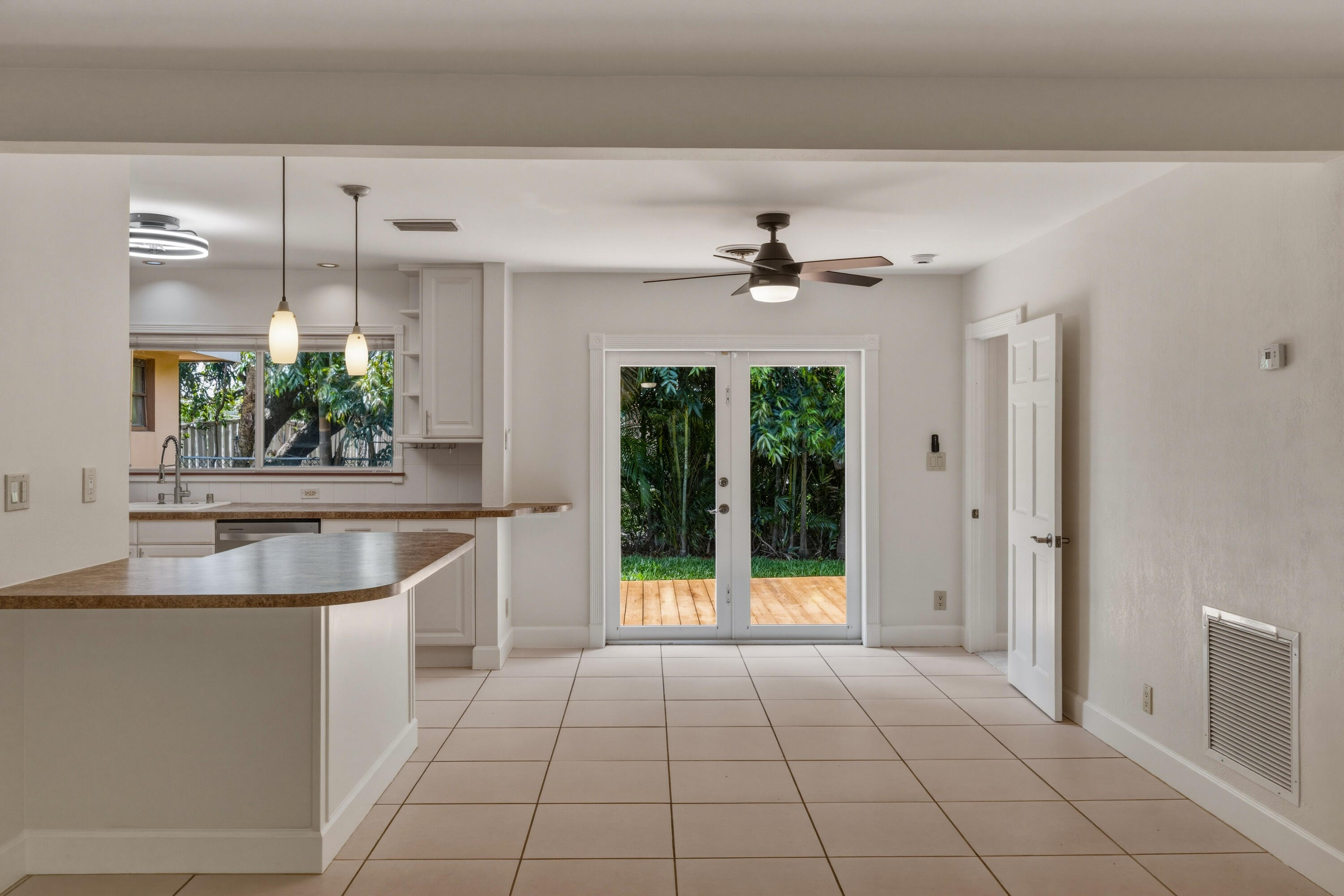 BEVERLY SHORES - Residential