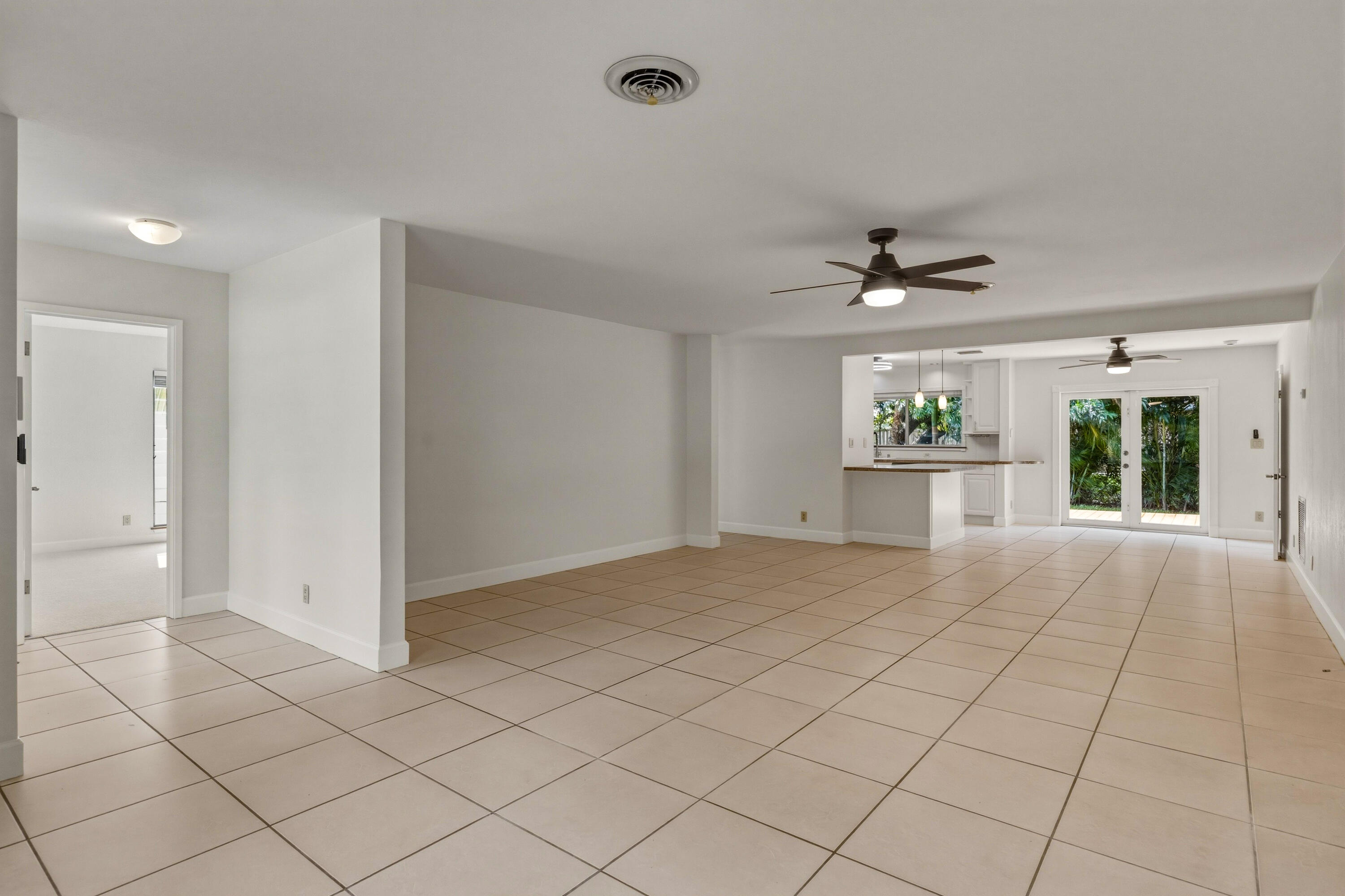 BEVERLY SHORES - Residential