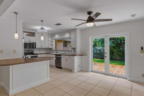 Photo of 284 Allenwood Drive, Lauderdale By The Sea, FL 33308 (MLS # B26027231)