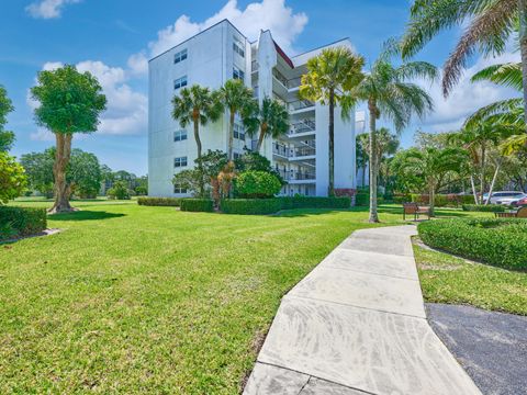 Photo of 3597 Birdie Drive #202c, Lake Worth, FL 33467 (MLS # R11156392)
