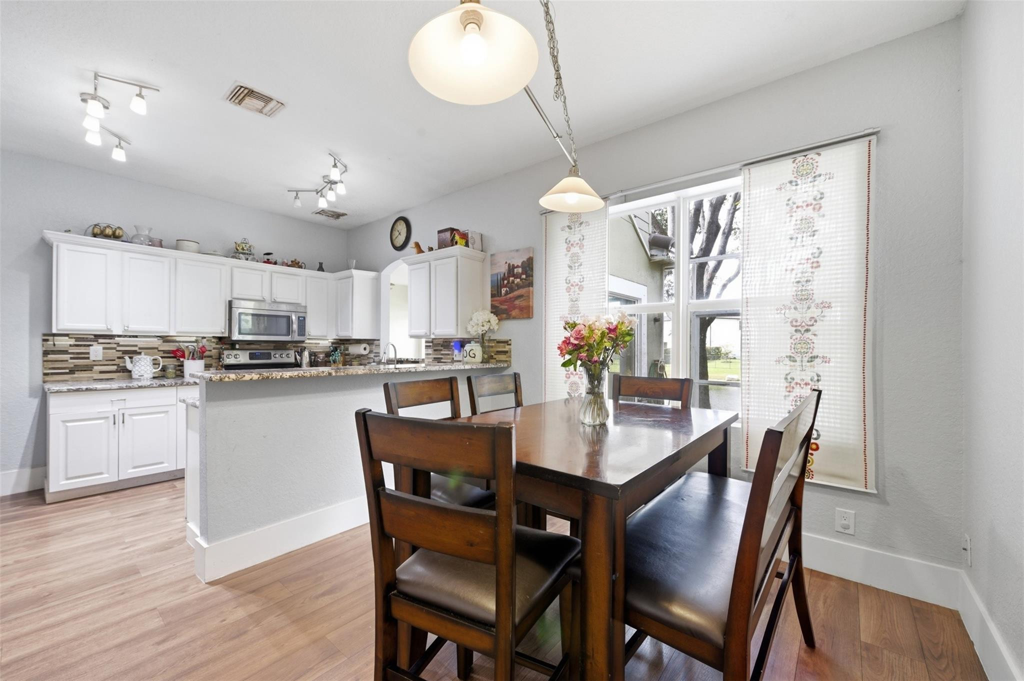 KENSINGTON MANOR - Residential