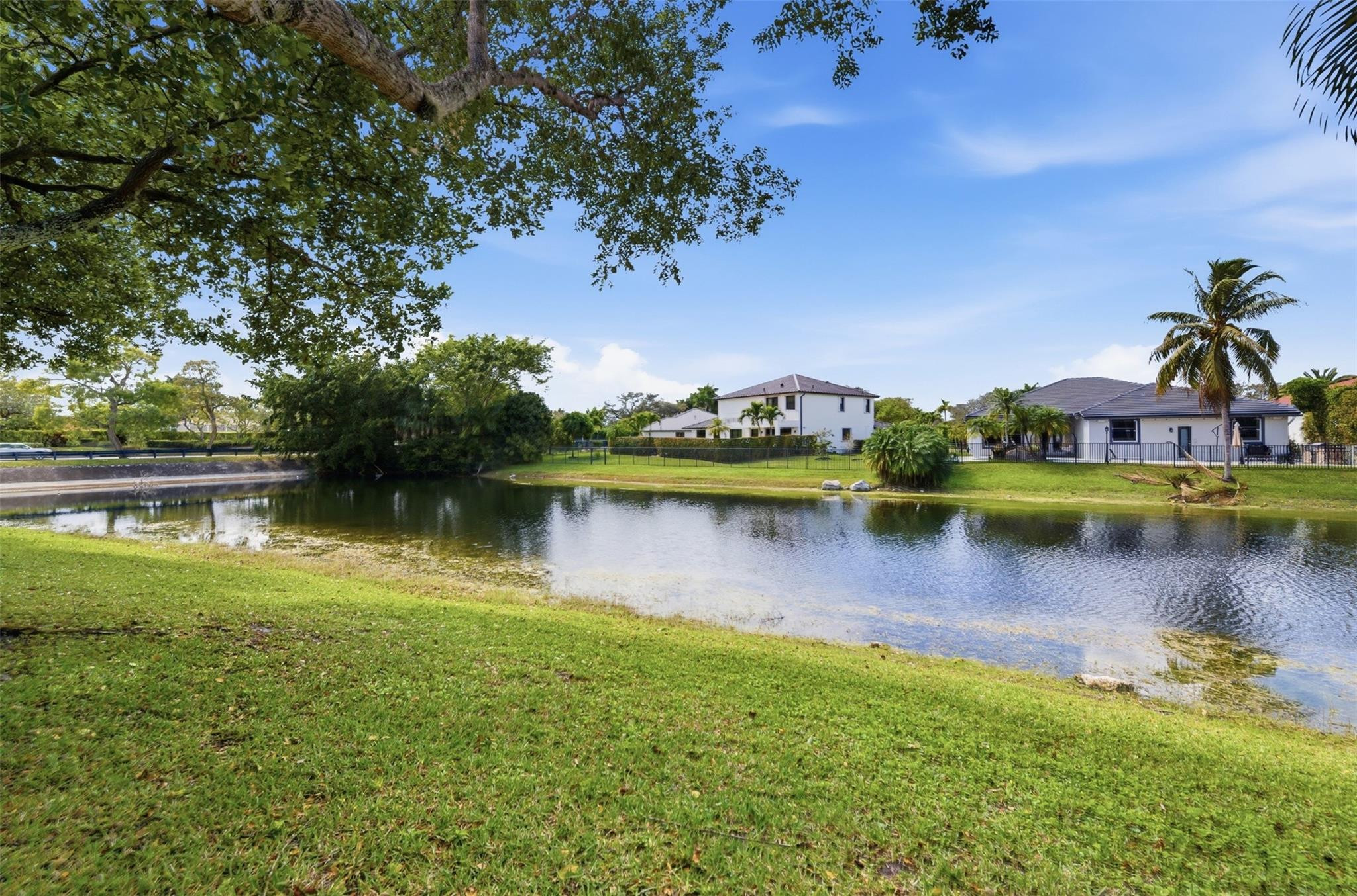 KENSINGTON MANOR - Residential