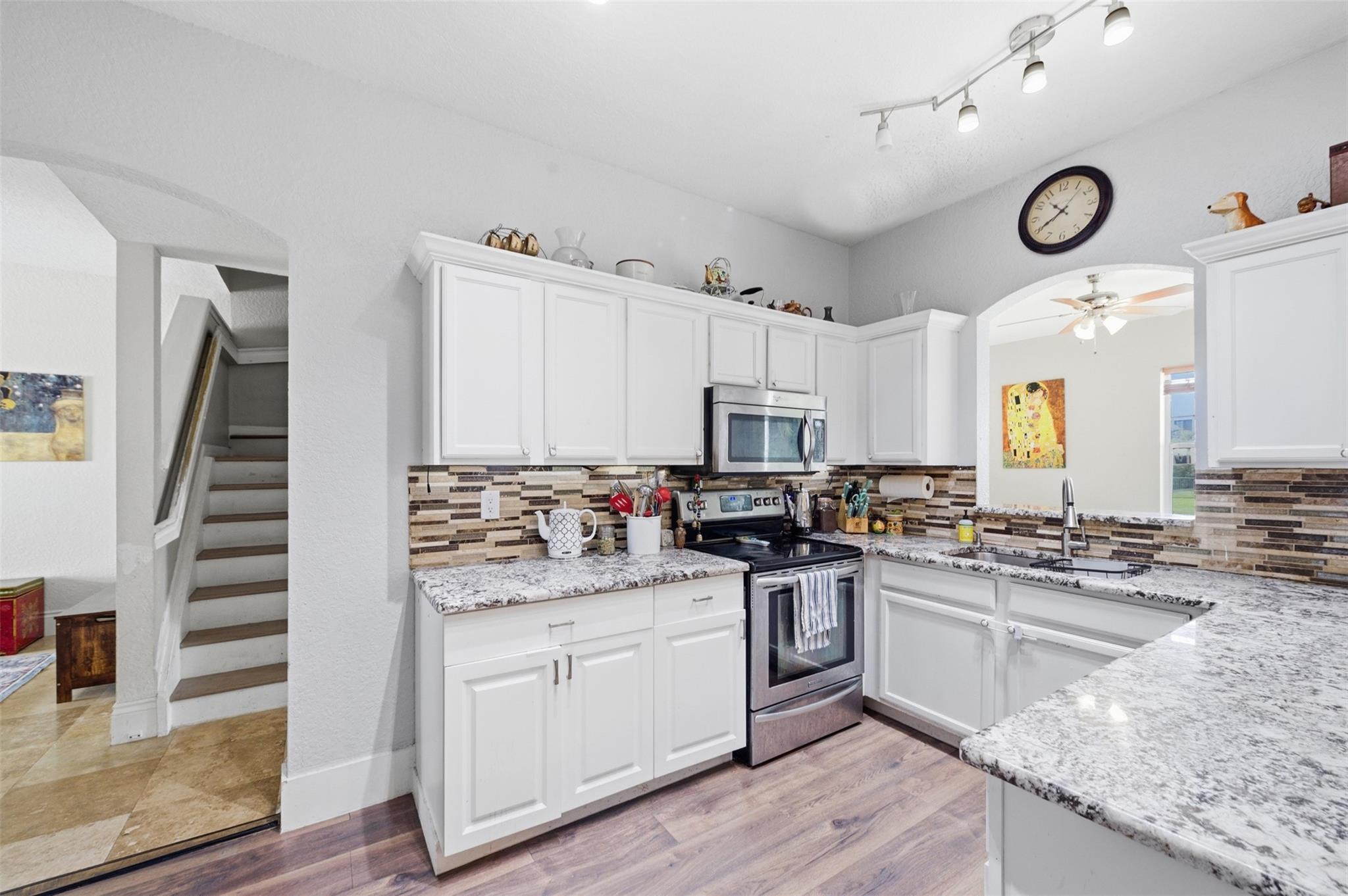 KENSINGTON MANOR - Residential