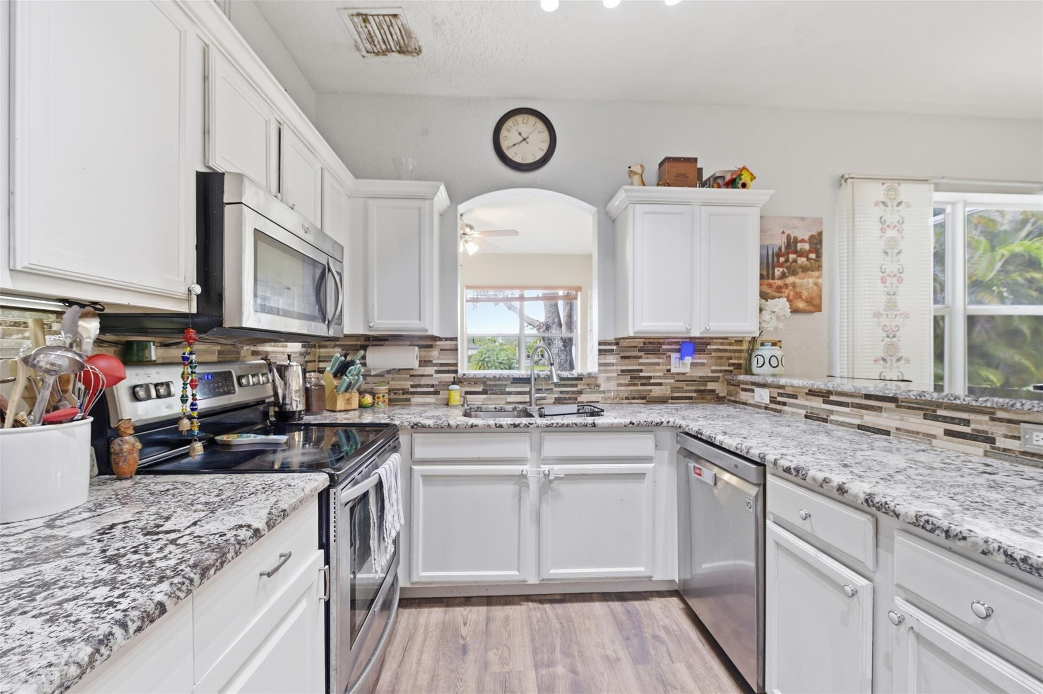 KENSINGTON MANOR - Residential