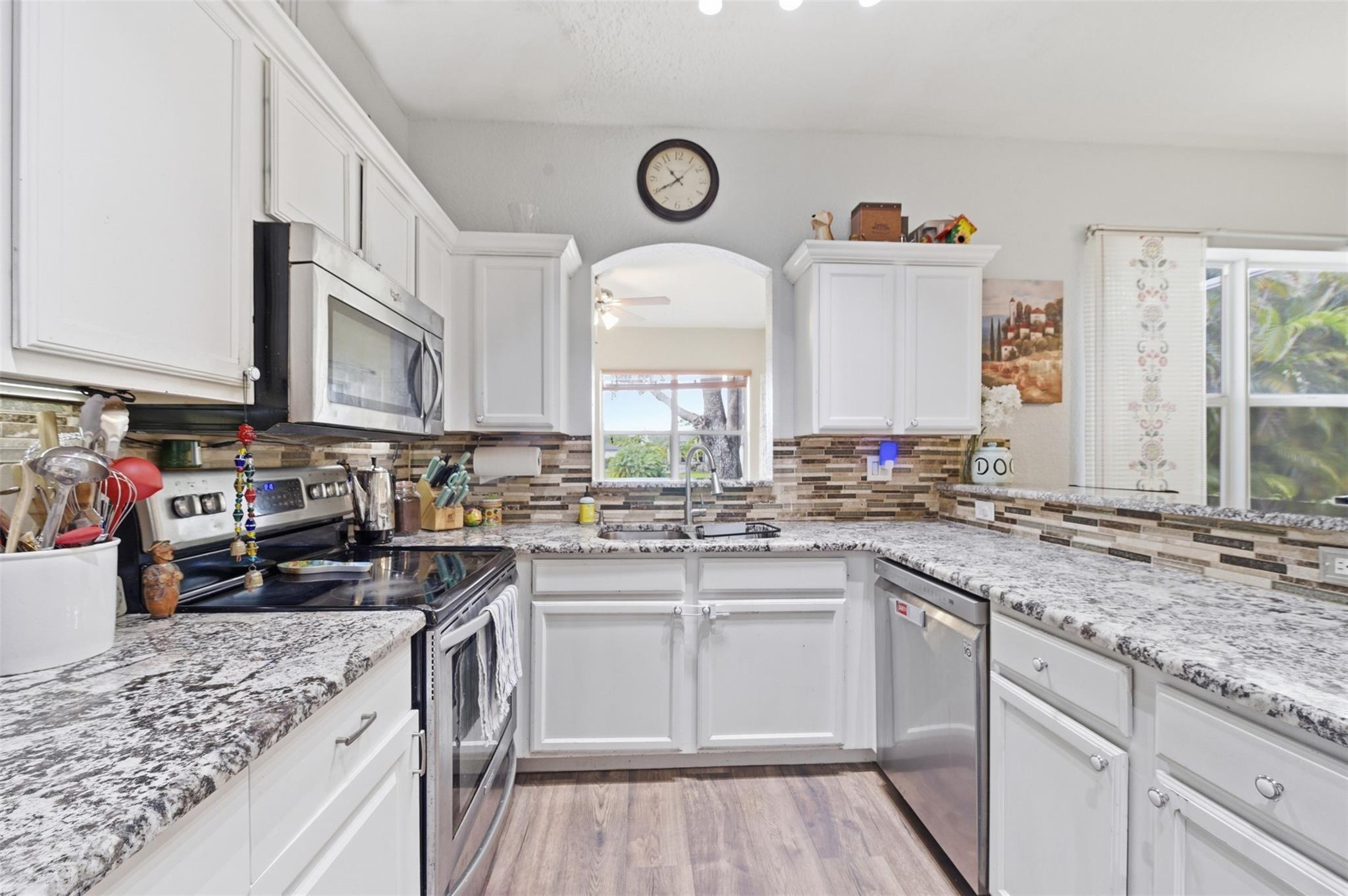 KENSINGTON MANOR - Residential