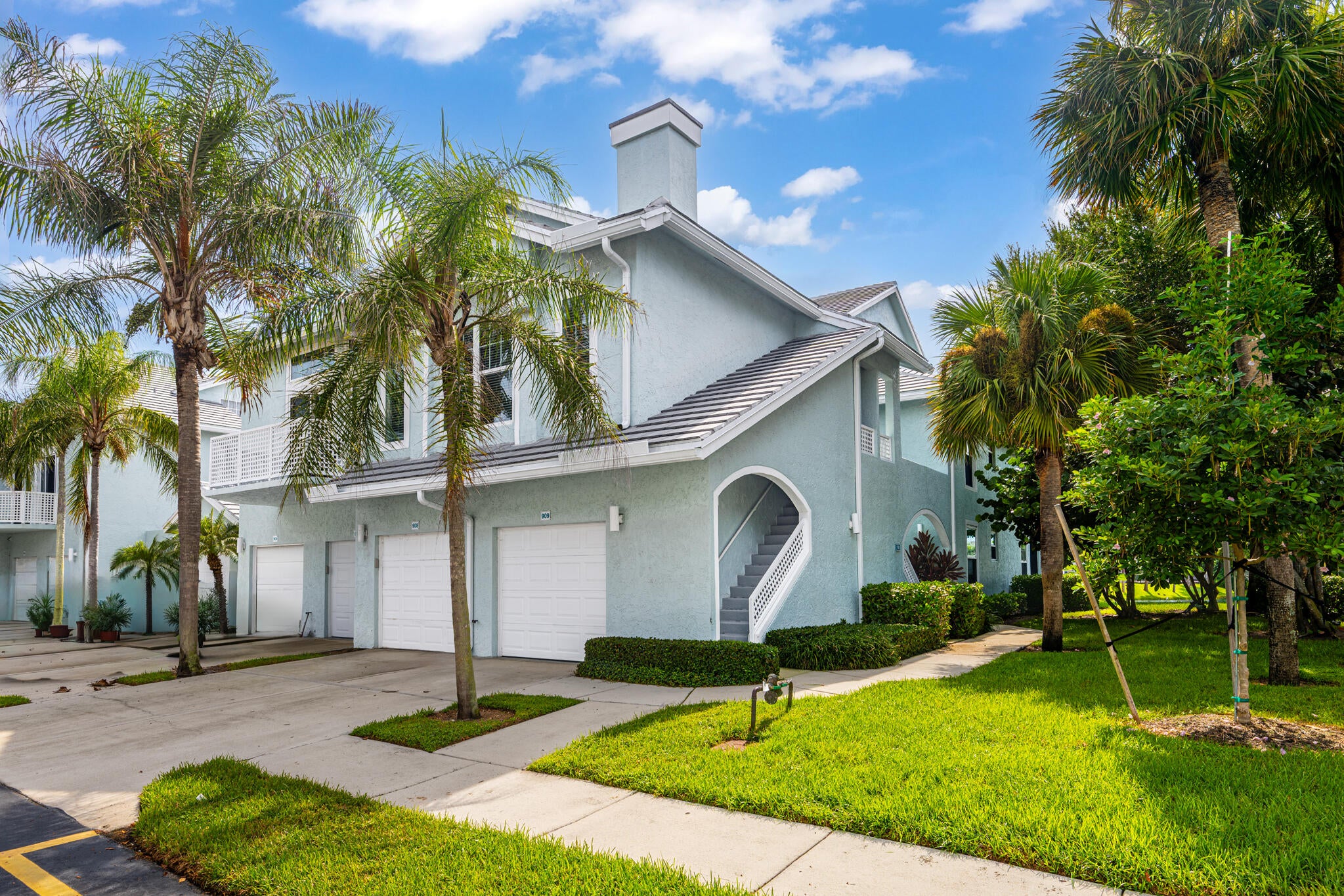909 Mainsail Circle